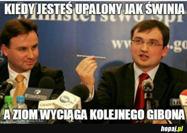 TEN NIEZRĘCZNY MOMENT