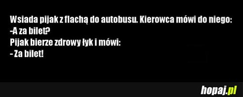 Wsiada pijak z flachą do autobusu...