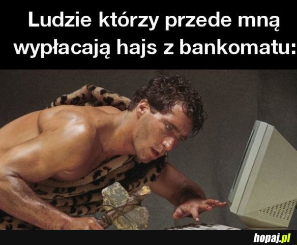 LUDZIE PRZY BANKOMACIE