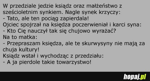W przedziale jedzie ksiądź oraz małżeństwo z synkiem...
