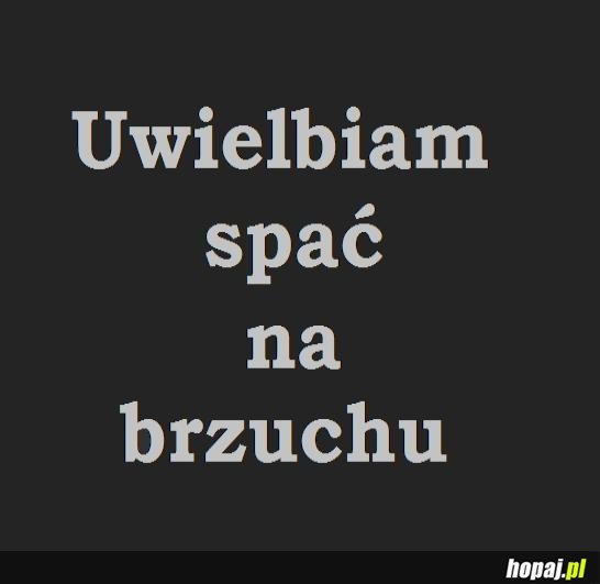 Uwielbiam spać na brzuchu