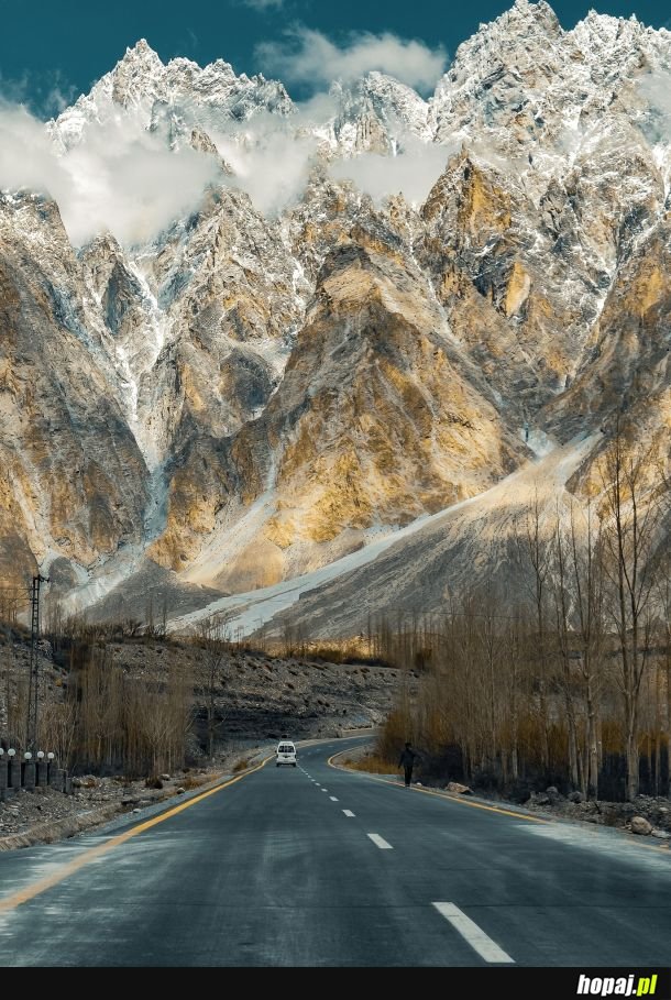 Droga w Karakorum na wysokości 4700mnpm