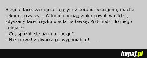 Biegnie facet za pociągiem