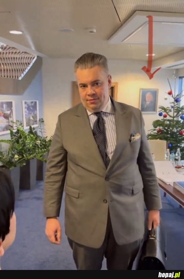 Prezes TVP powiesił sobie na ścianie zdjęcie Kaczyńskiego, tego to nawet Ucho Prezesa nie przewidziało. No faktycznie „wolne media”.