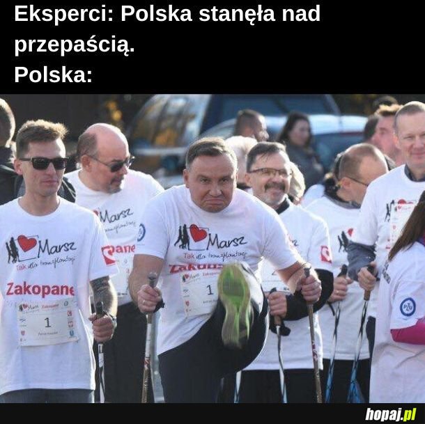 I wykonała krok naprzód