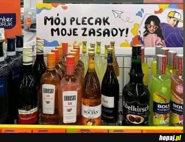 Dzieci wesoło wybiegły ze szkoły.