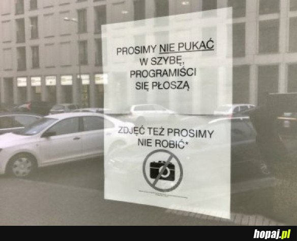 PROSIMY NIE PUKAĆ W SZYBĘ