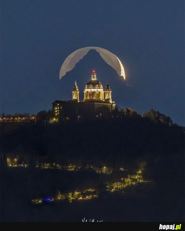 To zdjęcie zdobyło nagrodę w konkursie NASA. Marzenie fotografa, potrójne ustawienie. Piemont, Włochy.