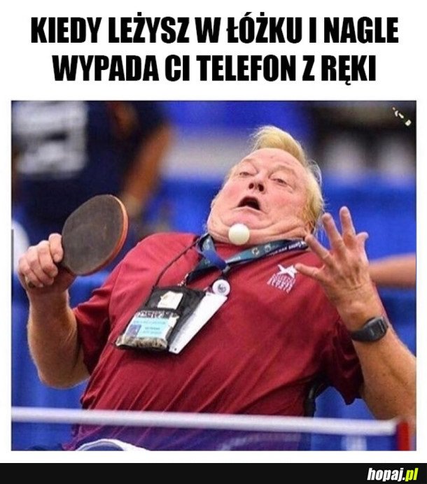 W TRAKCIE ZABAWY TELEFONEM