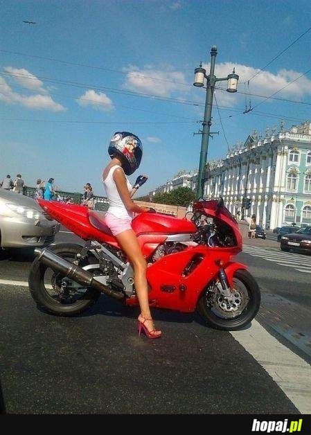 Inna odsłona Rosjanki na motorze