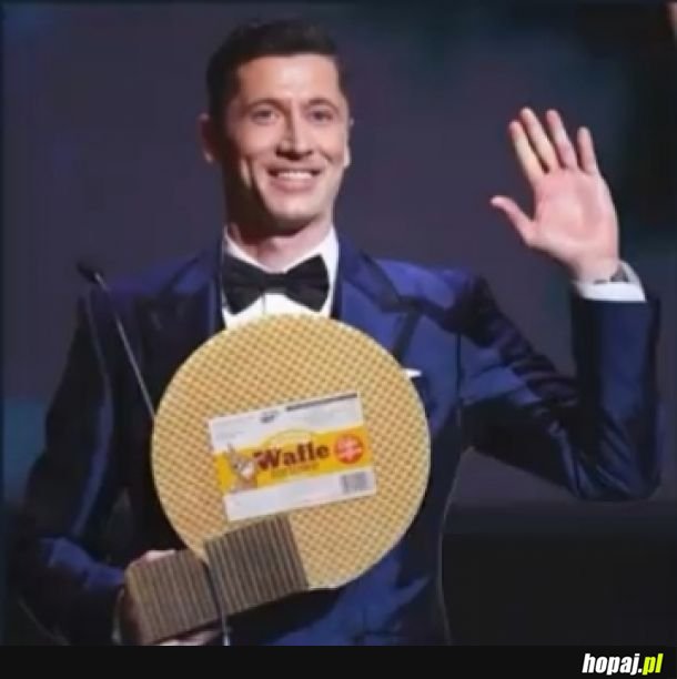 Lewy odbiera nagrodę dla najlepszego napastnika
