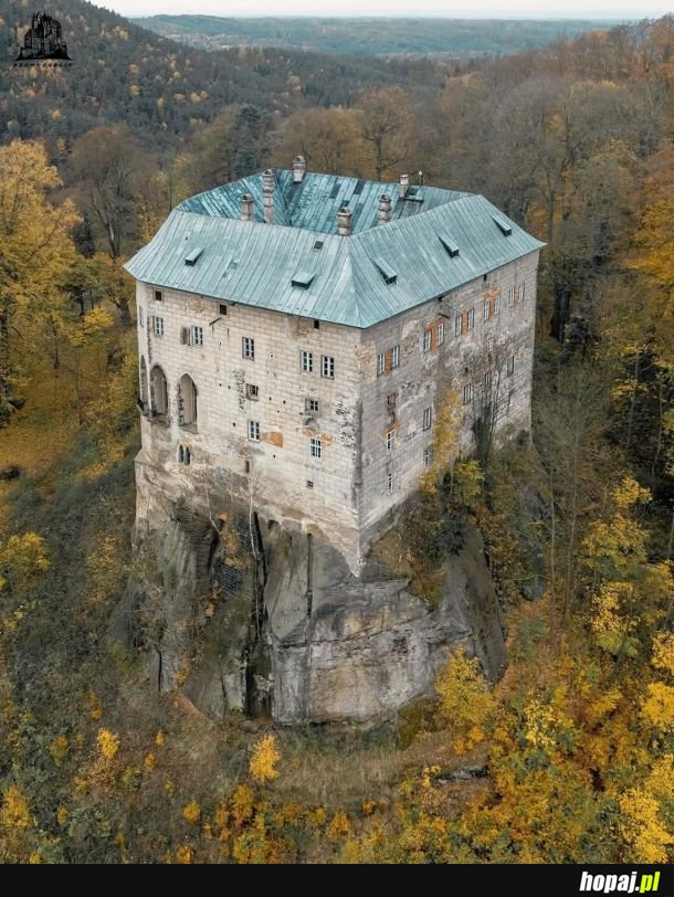 Zamek Houska nad bramą do piekła
