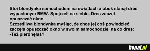 Blondynka na światłach