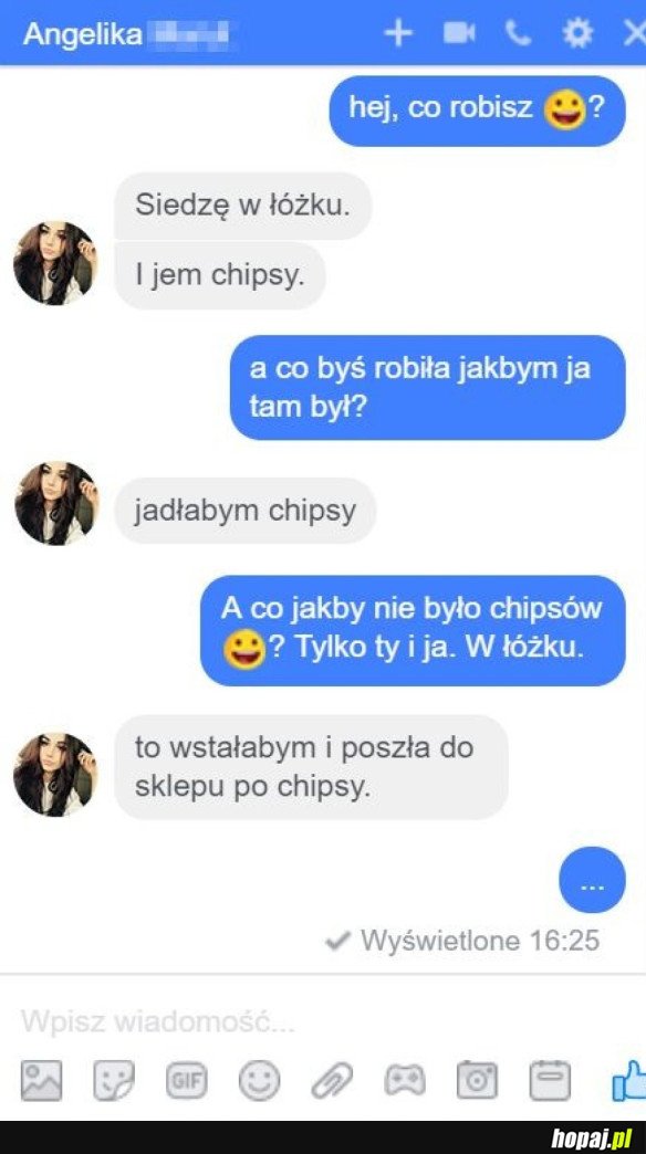 SIEDZĘ W ŁÓŻKU