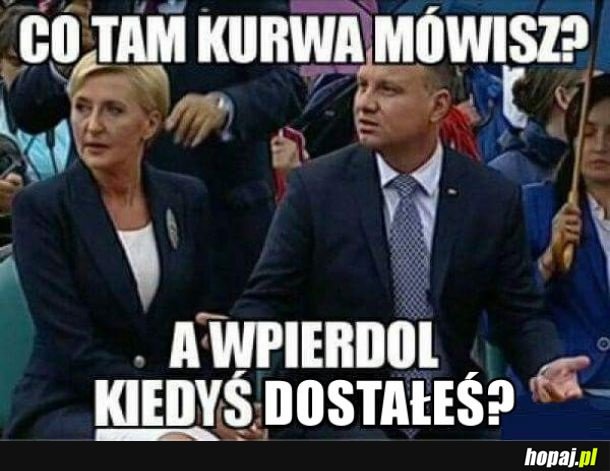 Jeszcze pod nosem mruczy