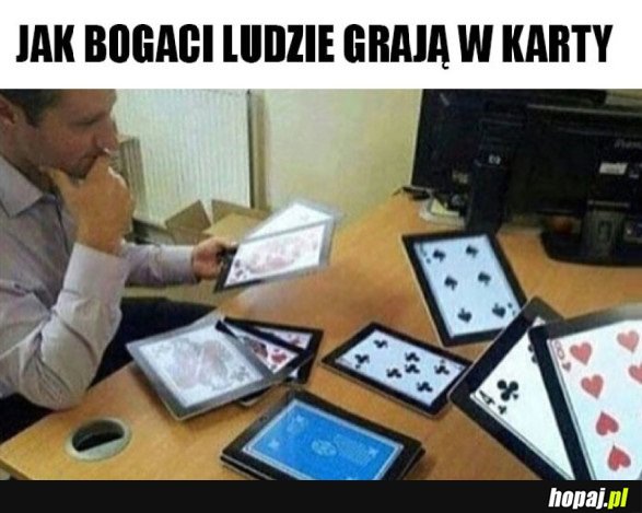 BOGACI GRAJĄ W KARTY