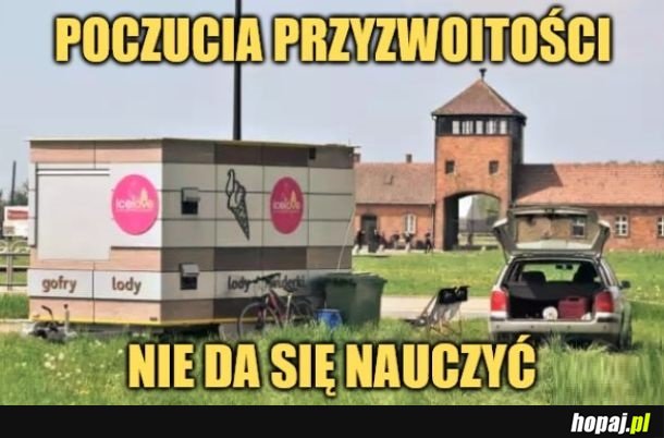 Lody obok byłego obozu koncentracyjnego...