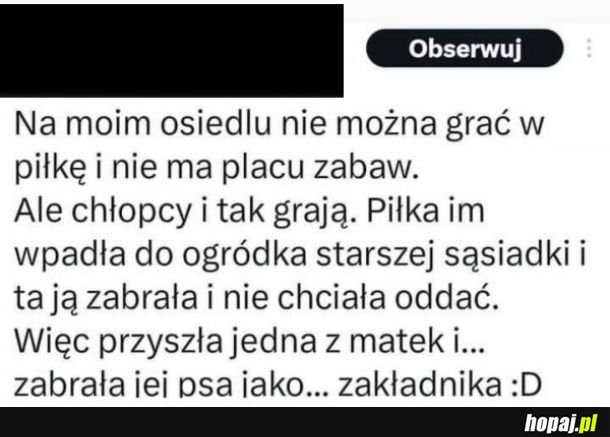 Granie w piłkę na osiedlu